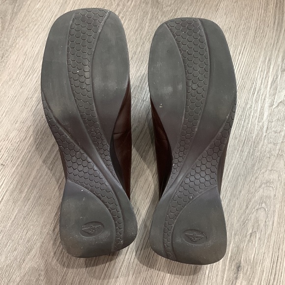 Dockers slip on leather dark brown shoes - Picture 6 of 8